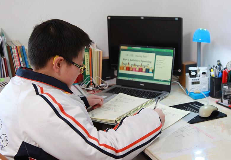 初中学习成绩跟不上,往往是基础知识掌握不牢,学生可要抓住重点