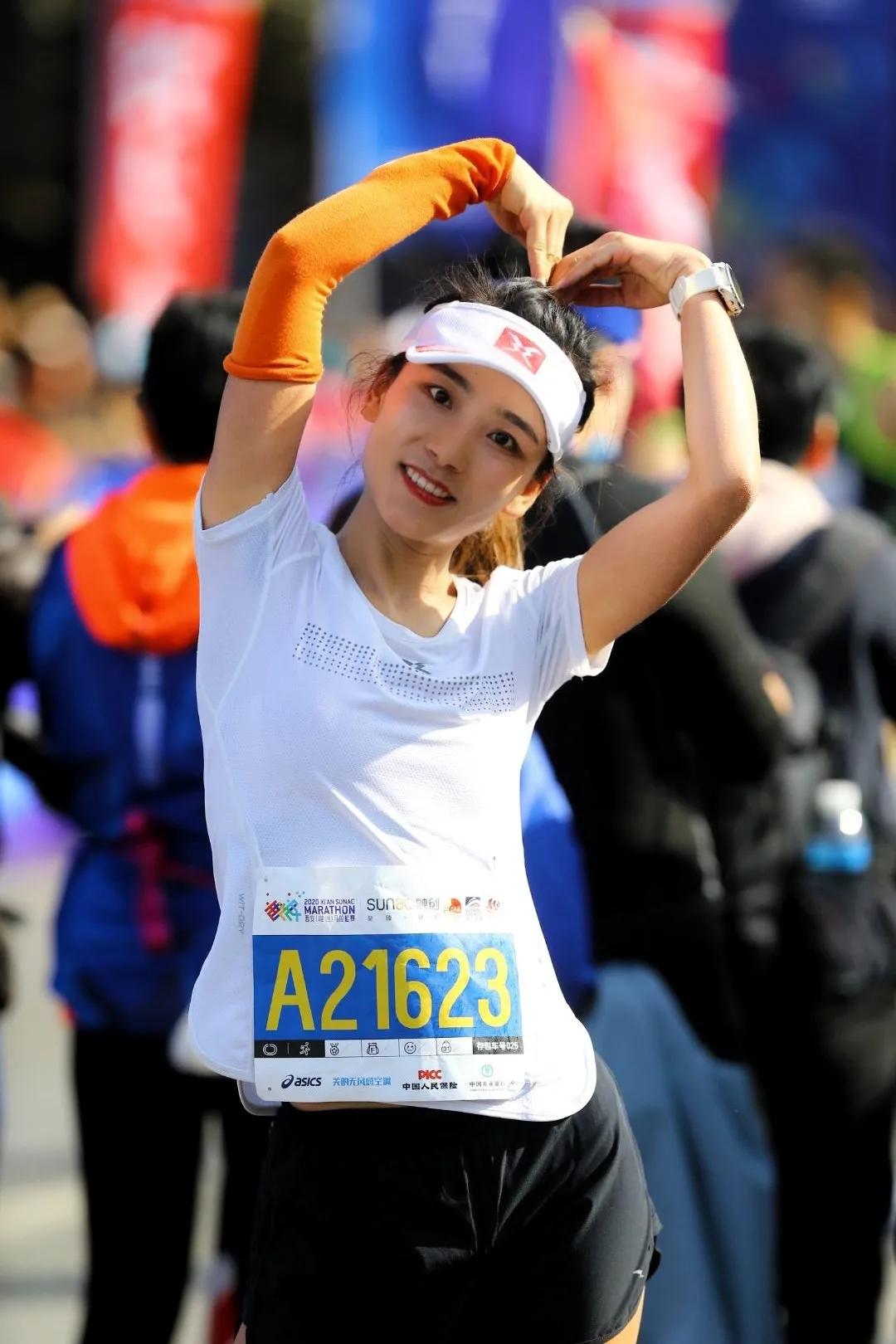 长得漂亮小姐姐骑马,长得好看跑得快小姐姐