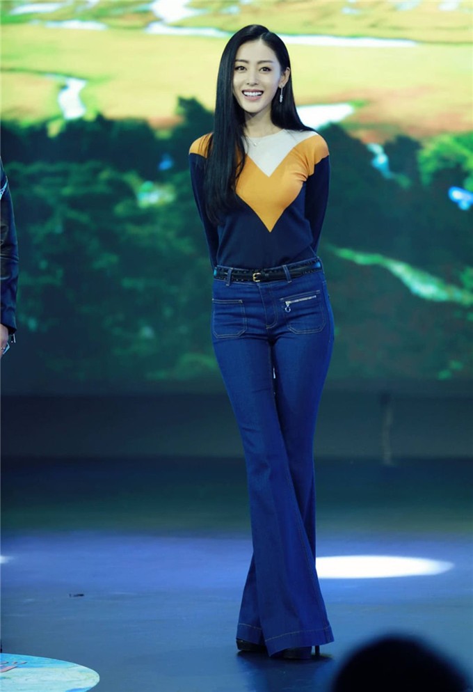 衣柜里必须要有直筒牛仔裤百搭,衣柜牛仔裤款式