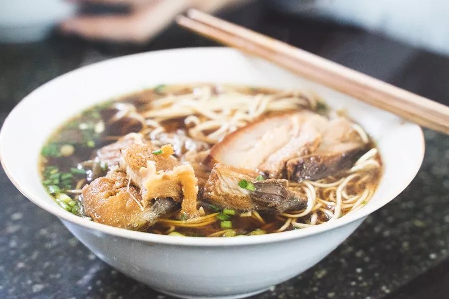 为了吃美食去外地,为了吃儿时的味道跑到一个地方