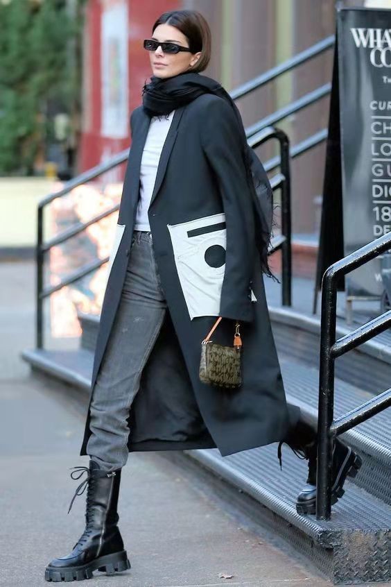 今年最流行的穿马丁靴冬裤,马丁靴搭配冬季加绒直筒裤