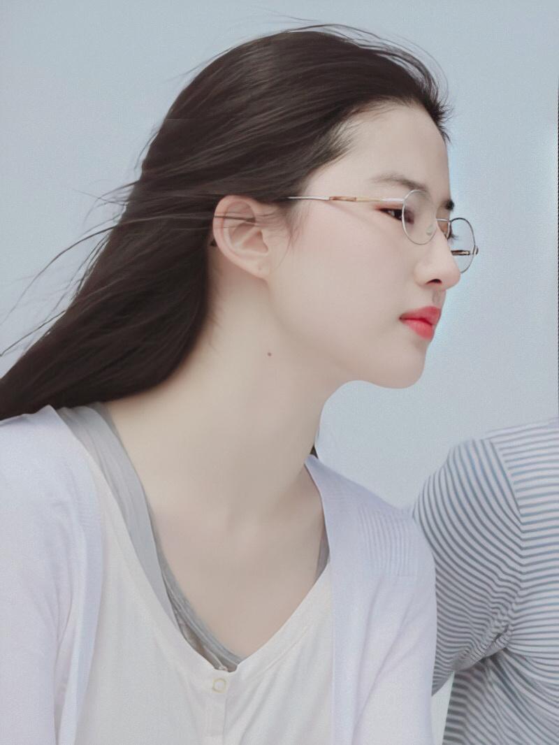 天生自带妆容的容颜,天生自带妆感是什么病