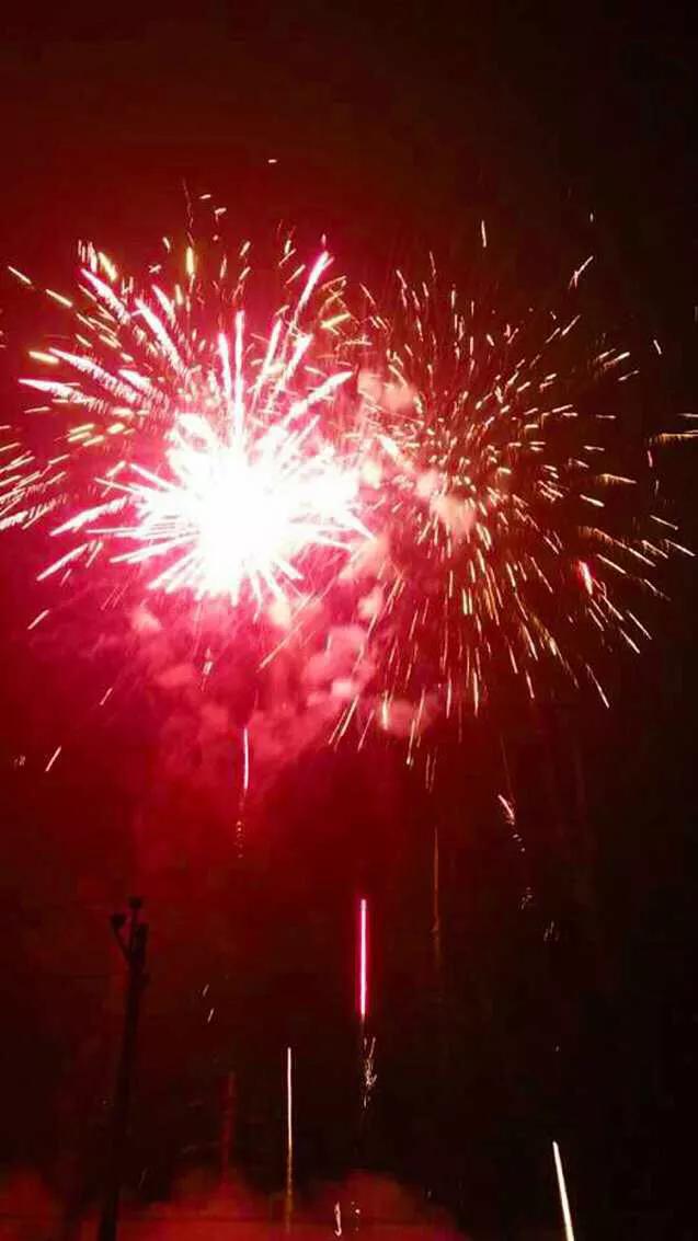 听到烟花的声音才有点过年的感觉,听见烟花的叫声