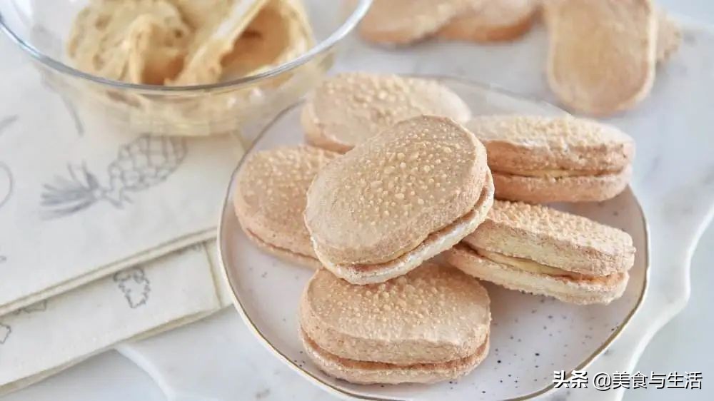 竟然比马卡龙还好吃？日本爆款小点心朗姆葡萄夹心饼干，超全配方