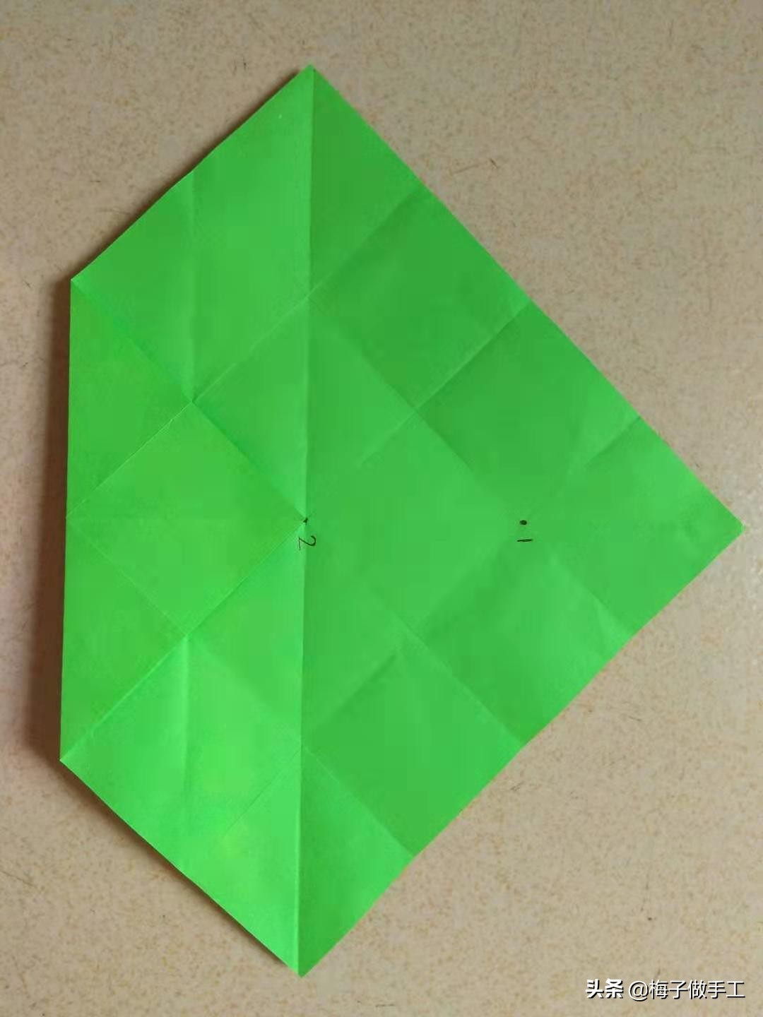 折纸玫瑰怎么折又简单又漂亮,海绵纸折玫瑰花的步骤图解