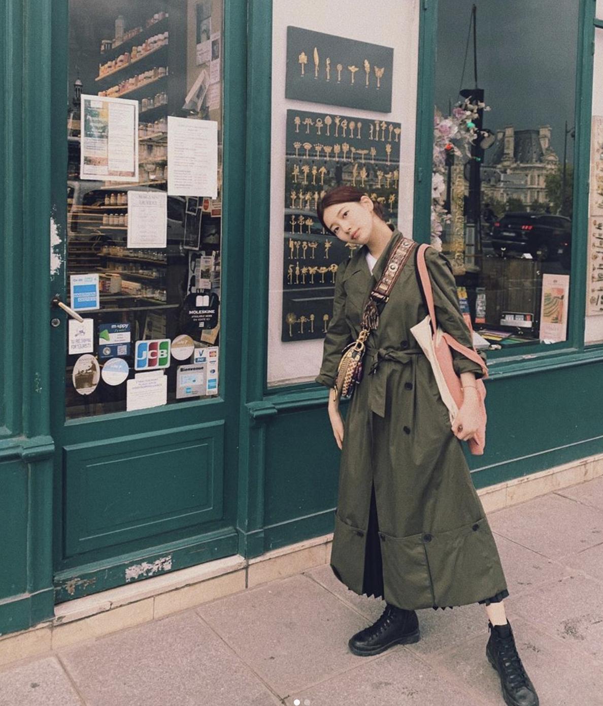 亚洲女人适合穿的风衣,女生风衣粉色穿搭技巧