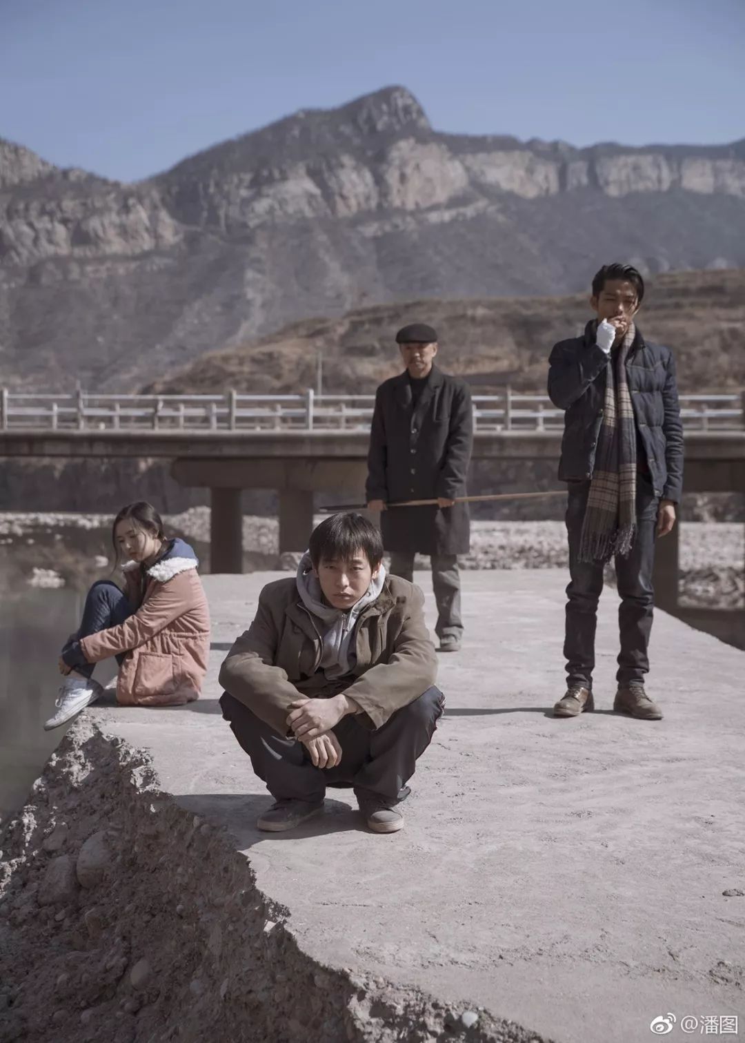 大象席地而坐有人说话,大象席地而坐