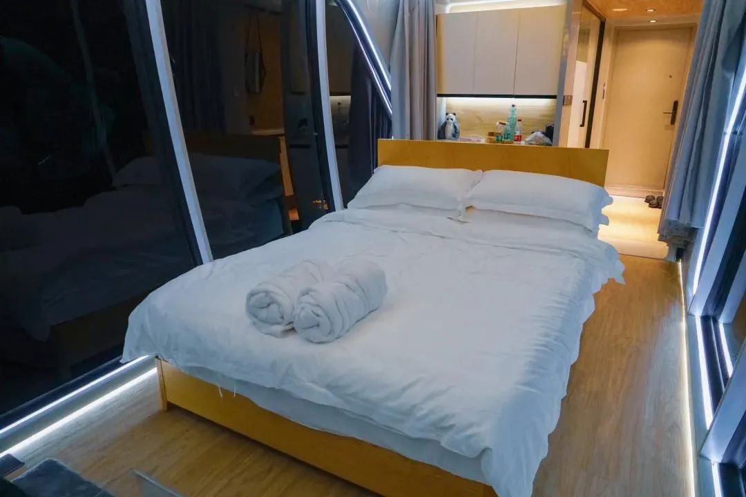 彭州太空舱营地,成都熊猫森林太空舱民宿