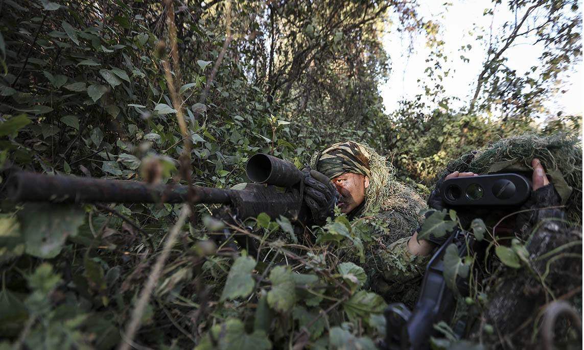 *击狙**手能盲狙目标吗，真正的*击狙**手喊话别被游戏欺骗了