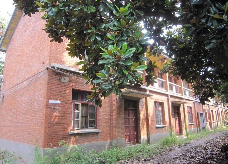 安徽这家兵工总厂辖六厂，规模庞大，雷达获奖，搬走后建筑衰败