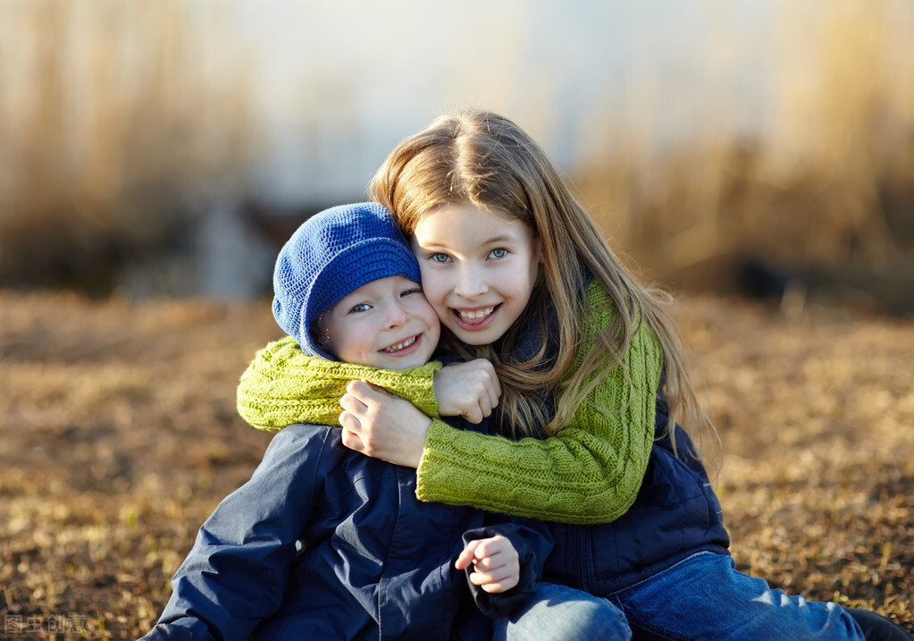 我翻了6千条评论,找了38个故事,为你呈现真实的中国姐弟关系