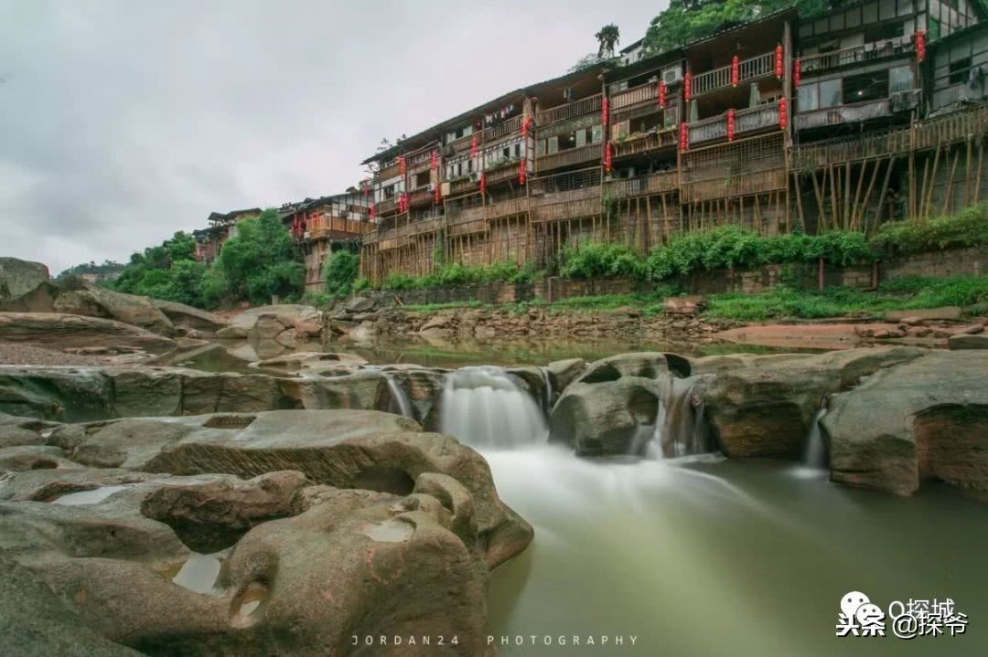 重庆小故宫红墙,重庆魔鬼山城一日游