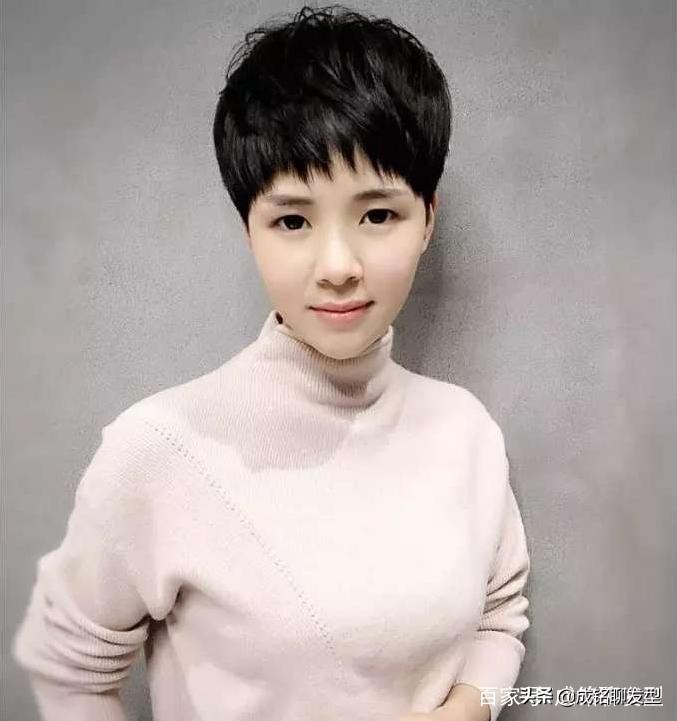 今年最受欢迎的一款短发洋气减龄,2019最流行时尚减龄的短发图片