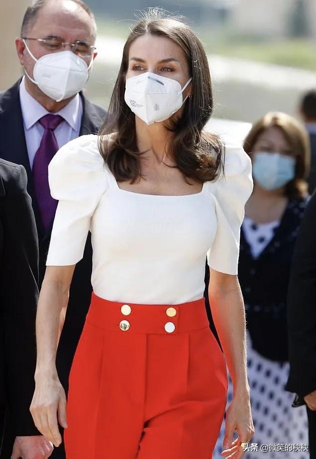 zara一套衣服多少钱,zara一件衣服成本多少钱