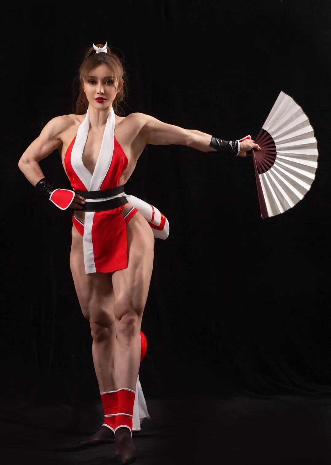 全身肌肉的白衣天使,因模仿“不知火舞”走红,孕期仍坚持健身?