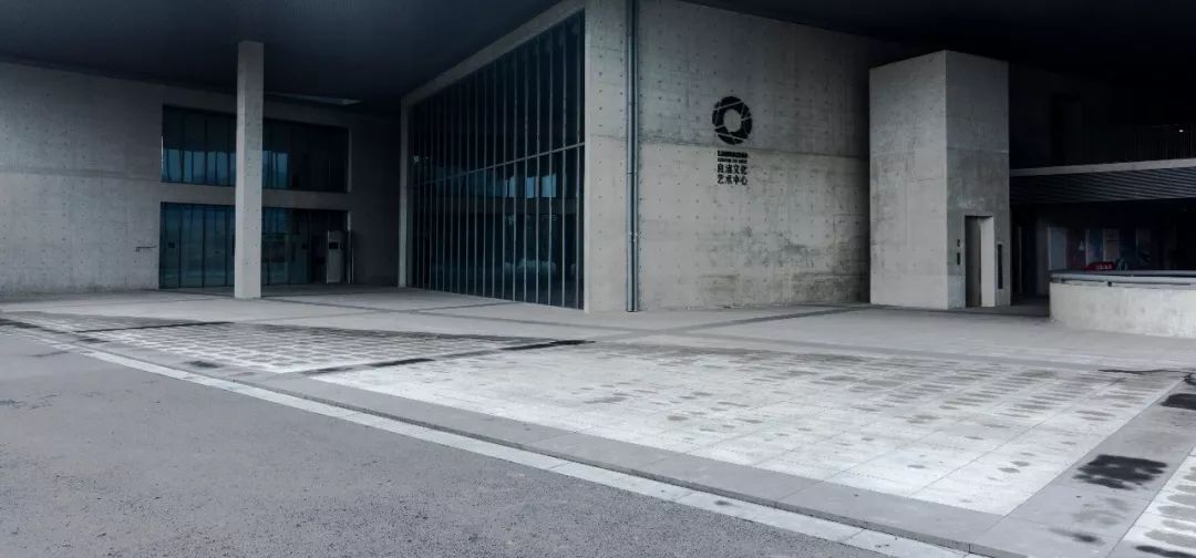 进了图书馆就不想走了的文案,进了图书馆就不想走了