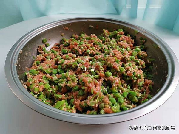 豆角饺子馅炒一下放什么调料好吃,豆角胡萝卜鸡蛋饺子馅怎么做好吃