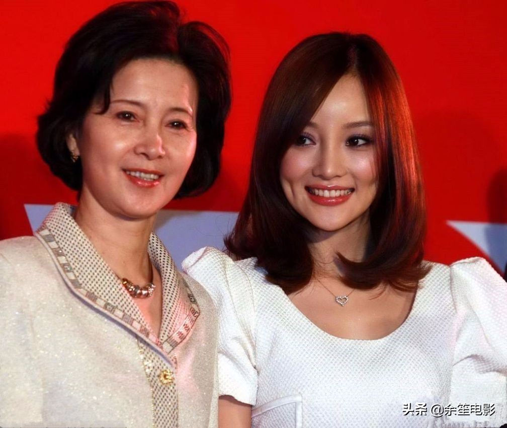 张伟欣年轻时照片,内地女演员张伟欣简介