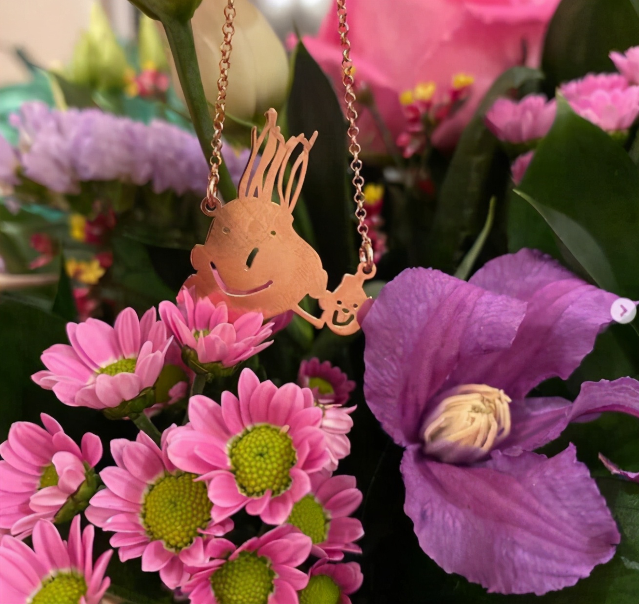 奶茶妹妹与刘强东年龄差距,奶茶妹妹刘强东年龄差