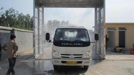 母猪晚上吃料正常，早上突然死亡口腔流血是什么病，如何治疗？