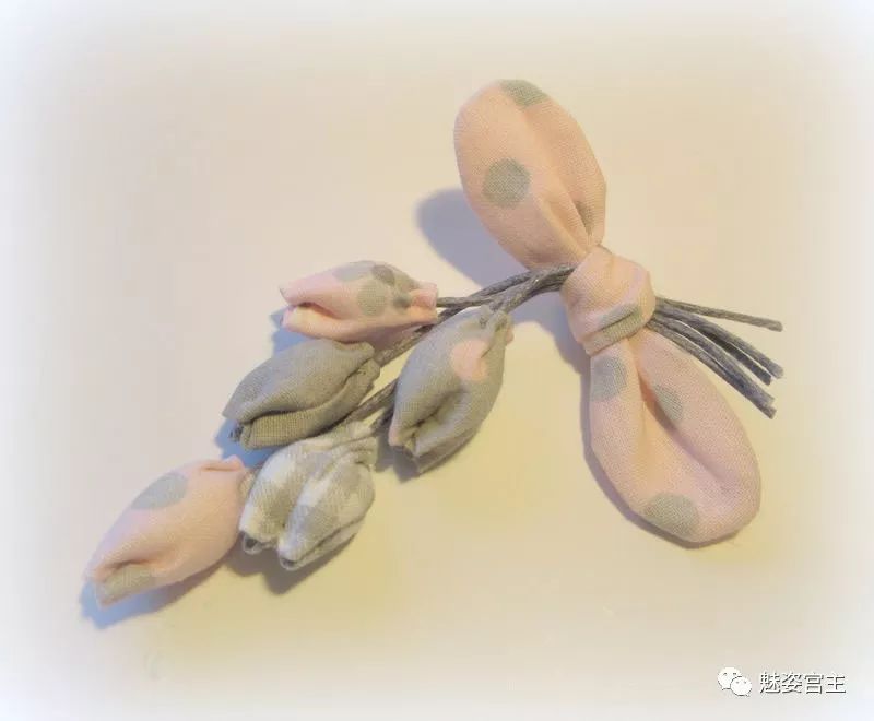 怎么制作花朵手工布料教程,怎么用剩下的布料做衣服上的小花