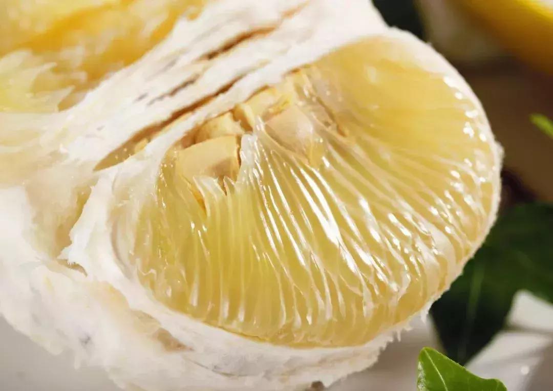 新鲜应季本地柚子水果脆甜,新鲜应季水果三红柚