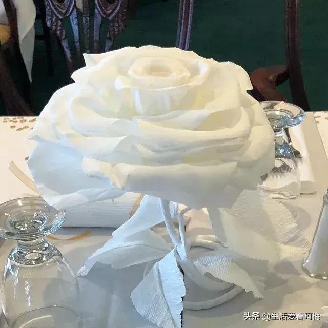 皱纹纸花作品玫瑰花,用皱纹纸做玫瑰花的纸花教程