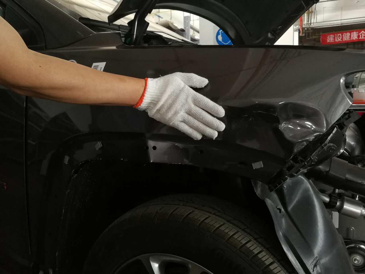 车身钣金喷漆修复,钣金修复凹陷必须刮腻子喷漆吗