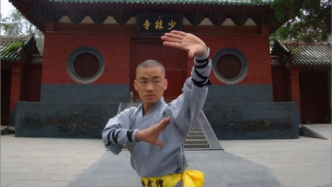 王宝强现身少林寺喊话,王宝强重回少林寺大秀拳法