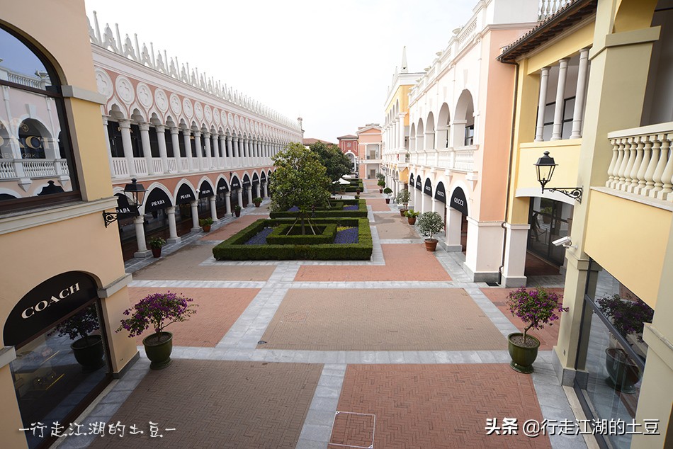 上海佛罗伦萨小镇,奥特莱斯世界名品购物中心,中国奢侈品领导者