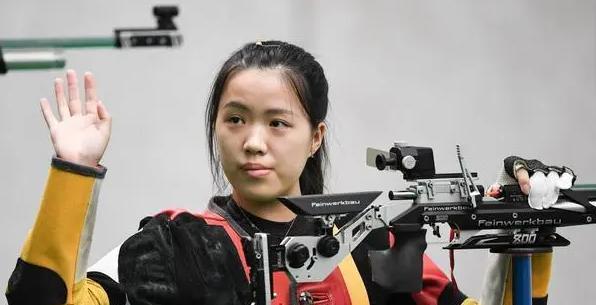 中国选手杨倩勇射落奥运会首金,杨倩夺冠清华校园