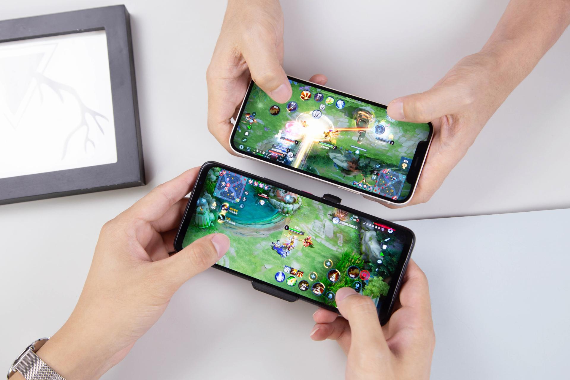 玩游戏的手机rog,玩手游买rog掌机还是手机