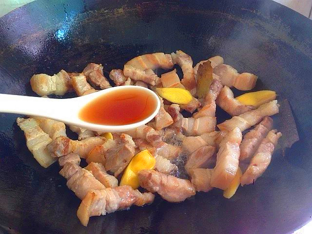 老笋烧肉的家常做法,鲜笋炒肉春日里最爱的一道菜