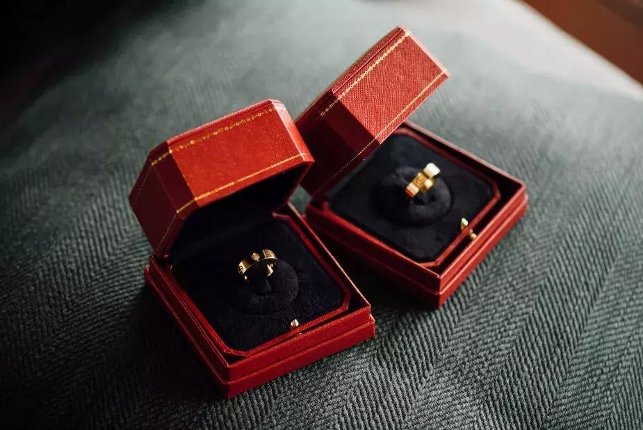 求婚戒指和婚礼戒指一样吗,求婚戒指比结婚戒指贵