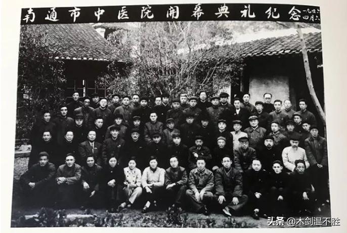 他是新中国第一代国医泰斗，五毒圣手，收徒学费仅为两担米
