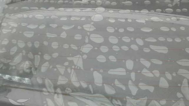 汽车玻璃贴膜出现气泡怎么办,汽车玻璃贴膜里面有气泡怎么处理