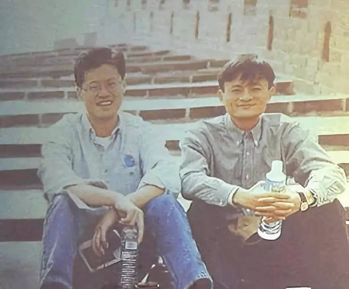 岳云鹏郭德纲大多少岁,岳云鹏14岁郭德纲26岁