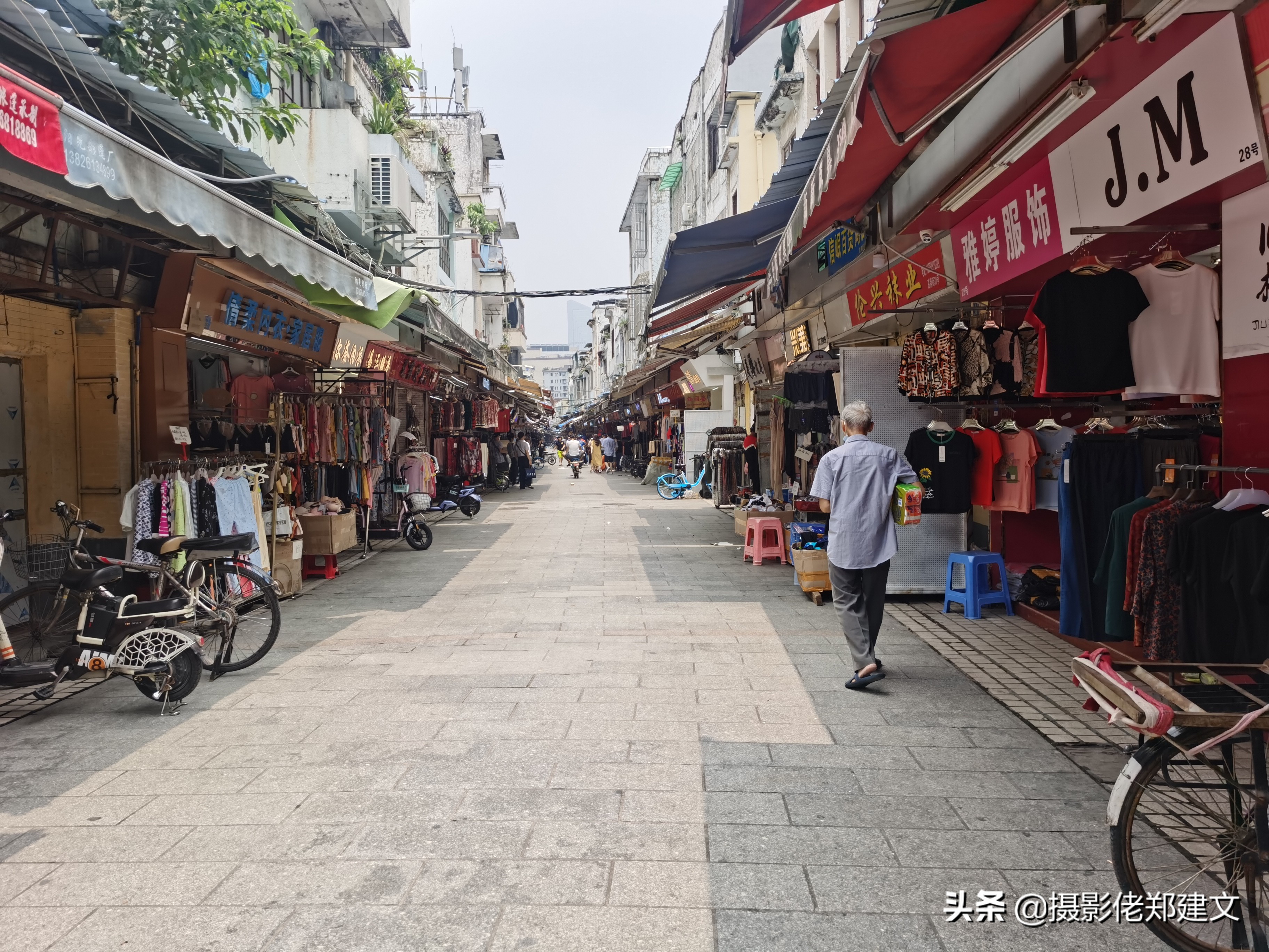 昔日的人头攒动熙熙攘攘,昔日人潮汹涌的仓巷街