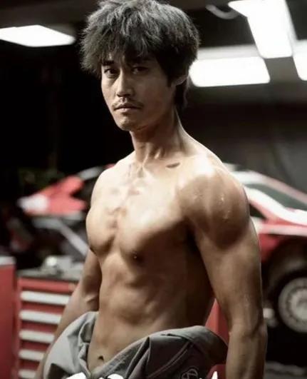 《万万》系列播出八年,配角凭借《扬名立万》一鸣惊人,主角沉寂