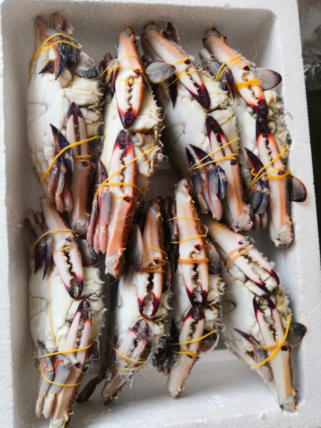 速冻螃蟹怎么解冻,速冻螃蟹煮好还是蒸好