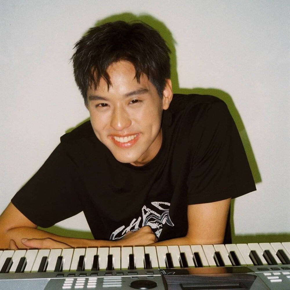 他泰让人一眼万年的外观:妞的鼻尖痣泡芙的笑眼文总的手