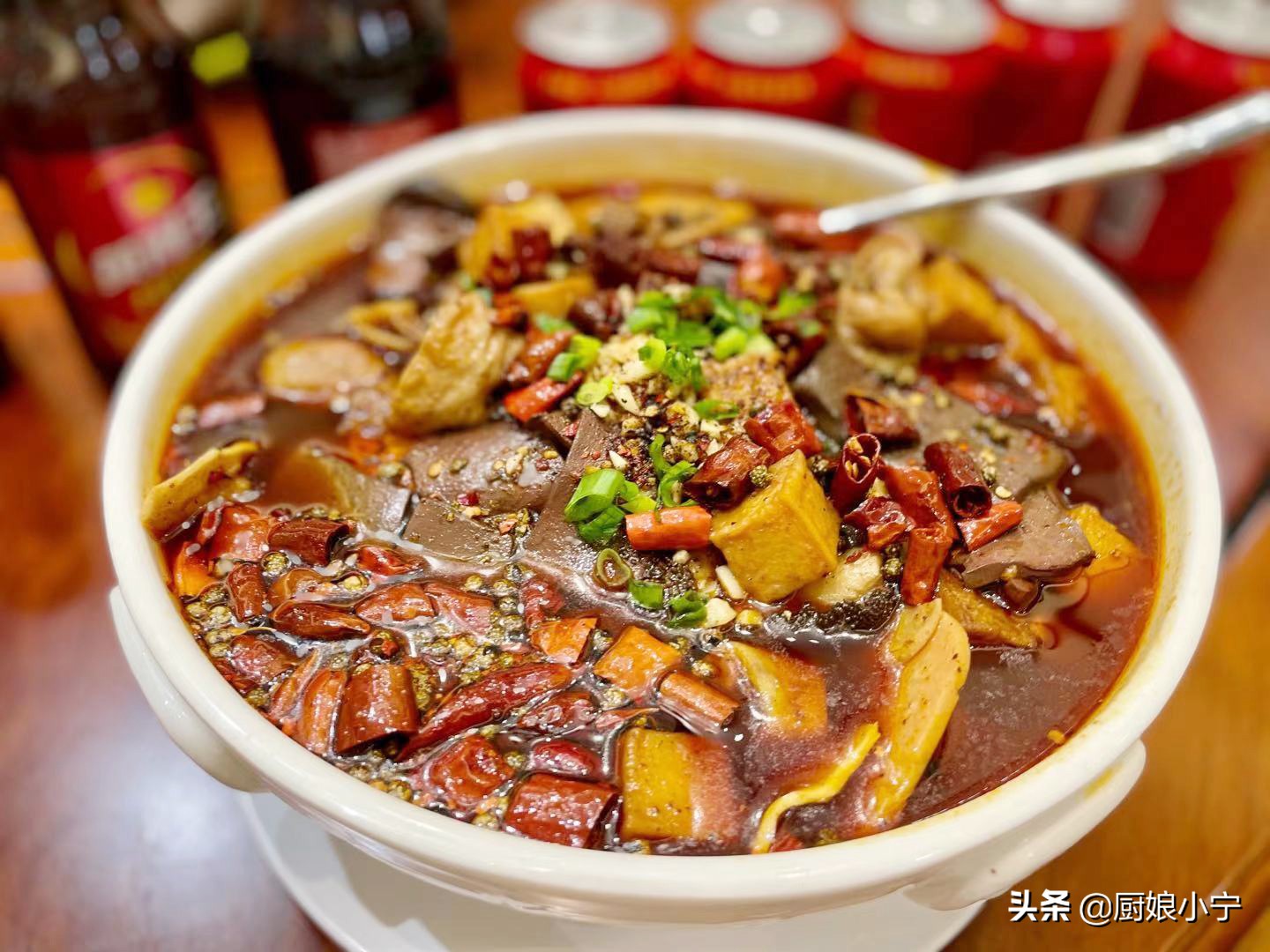 龙抬头，两个侄子过生日，1桌饭菜花880，弟妹不高兴了