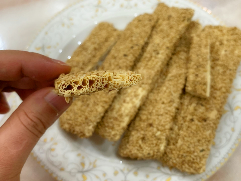 这种糖只有北方才有卖,香甜不粘牙,吃多牙不疼,老人孩子都爱吃