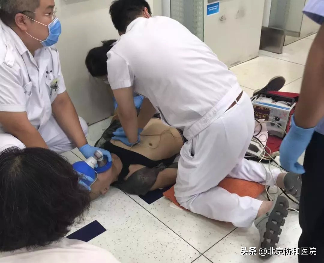 荆州95后护士救人,90后护士路边救人