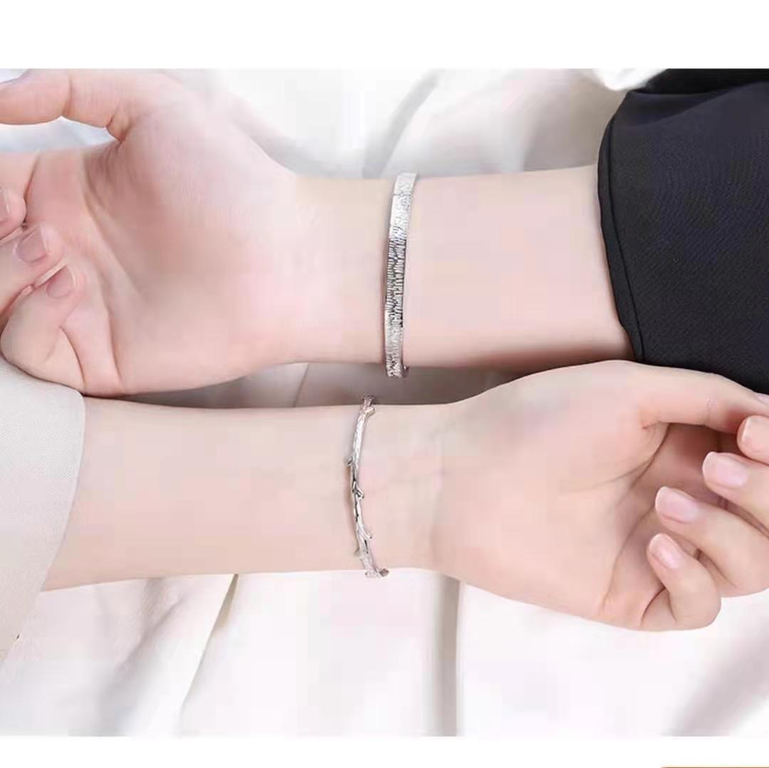 情侣手链感应发光,情侣手链品牌排行榜前十名