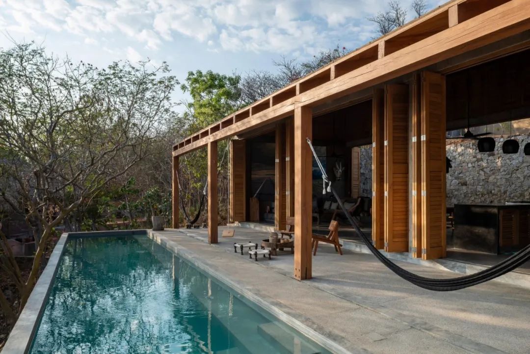 在冰岛最深的湖边自建木屋,自建木屋冰岛