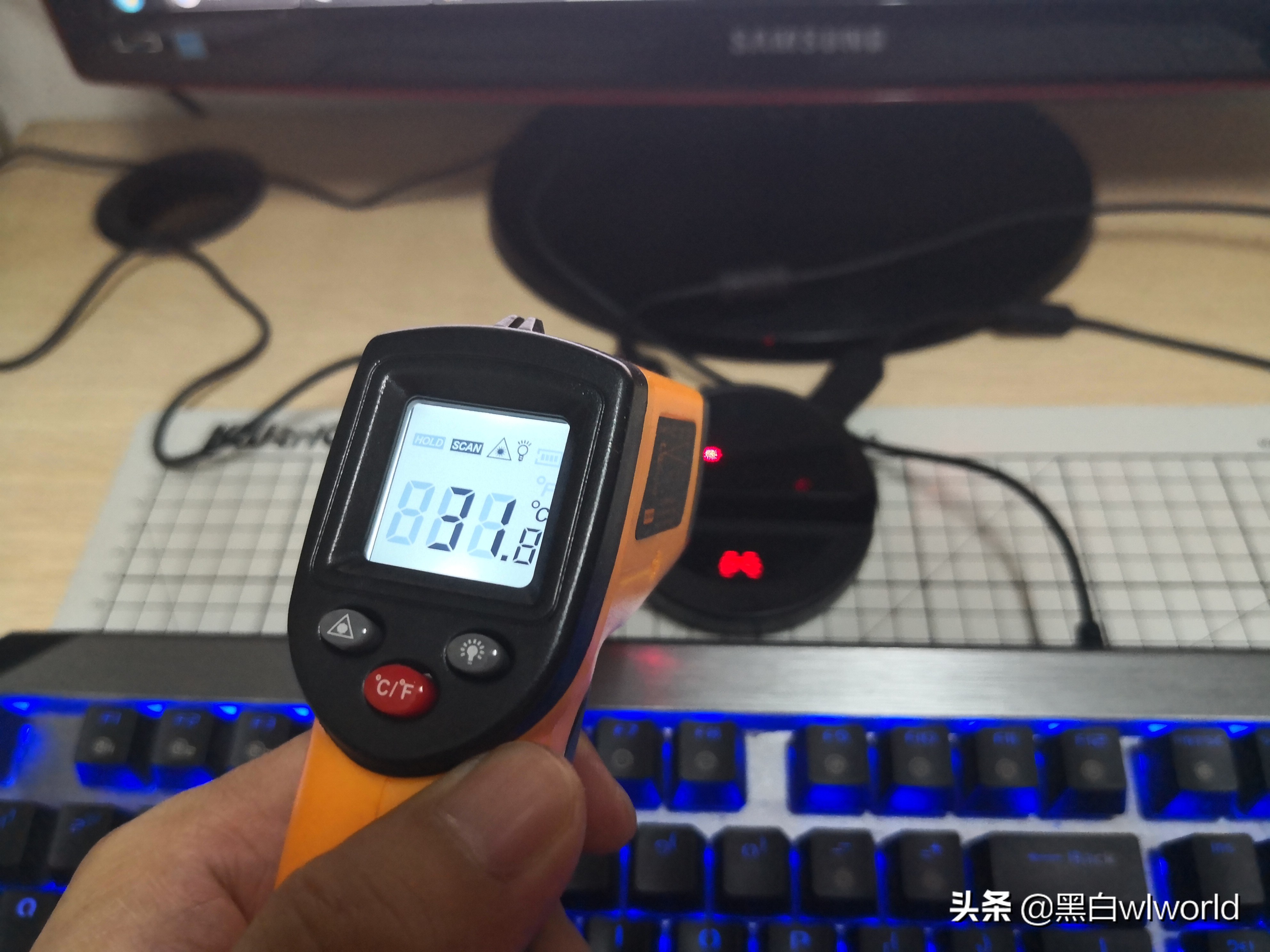 黑匣子助你在和平精英吃鸡如虎添翼,北通E1手游键鼠转换器