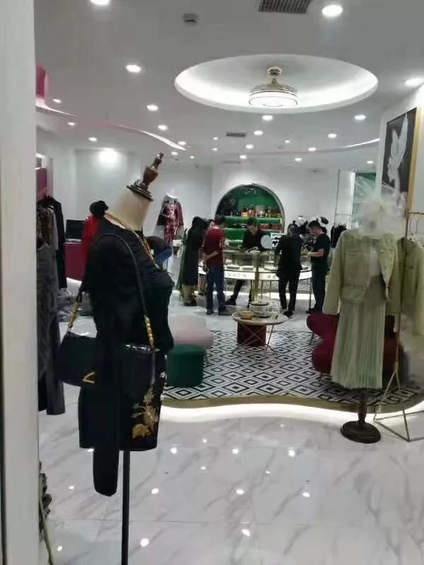 走在时代前沿：美色国际女装与福生记强强合作，开拓未来