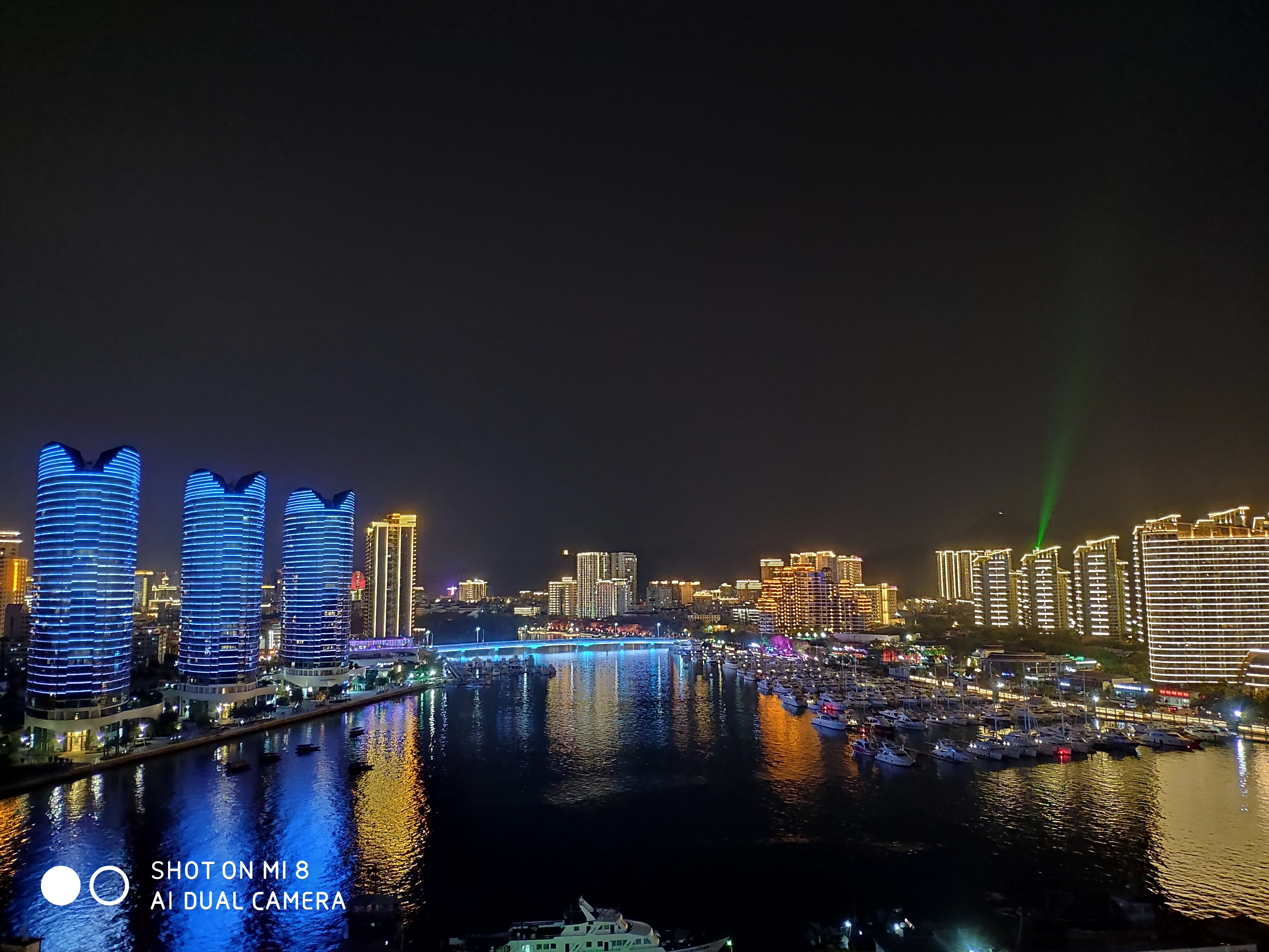 小米8的拍照怎么样？夜拍海口万绿园毫无压力