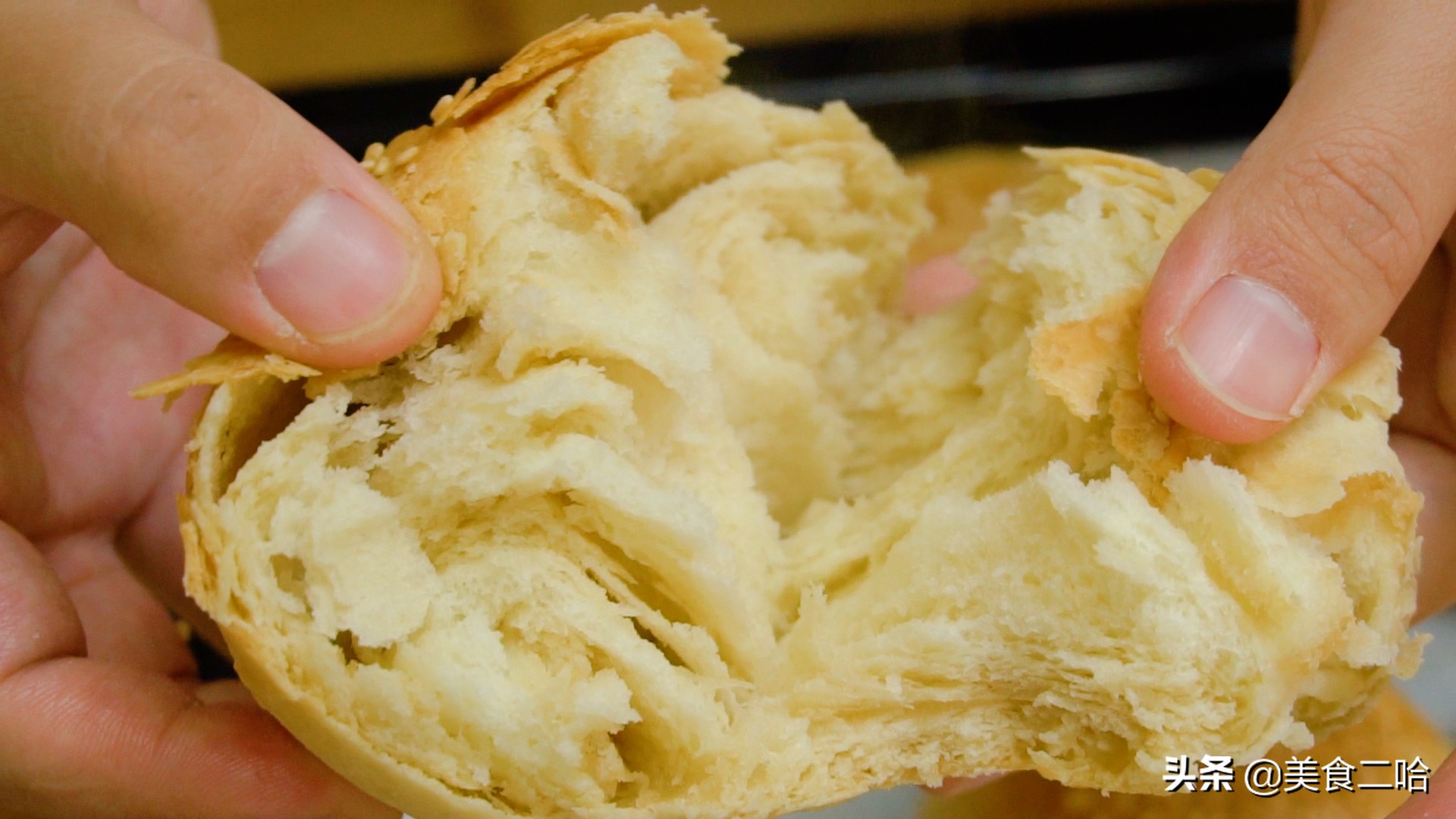 面点师饼皮酥脆的和面方法,面点师教你做油炸饼的视频教程